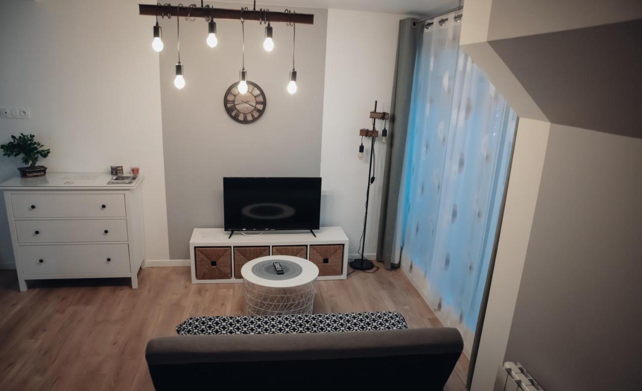Cosy et moderne en centre ville, fibre haut débit Ernée Extérieur photo