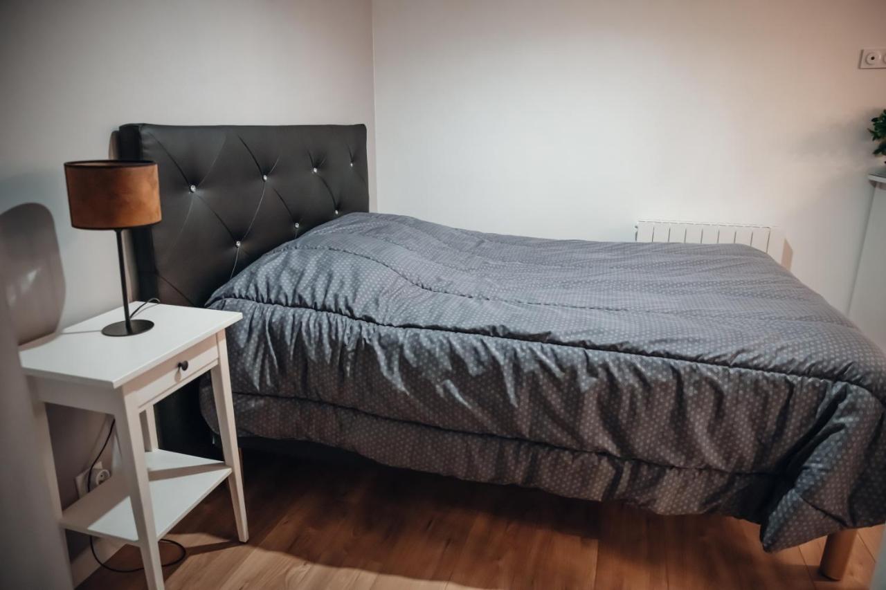 Cosy et moderne en centre ville, fibre haut débit Ernée Extérieur photo