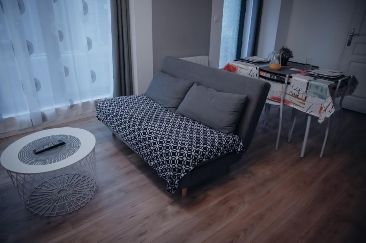 Cosy et moderne en centre ville, fibre haut débit Ernée Extérieur photo