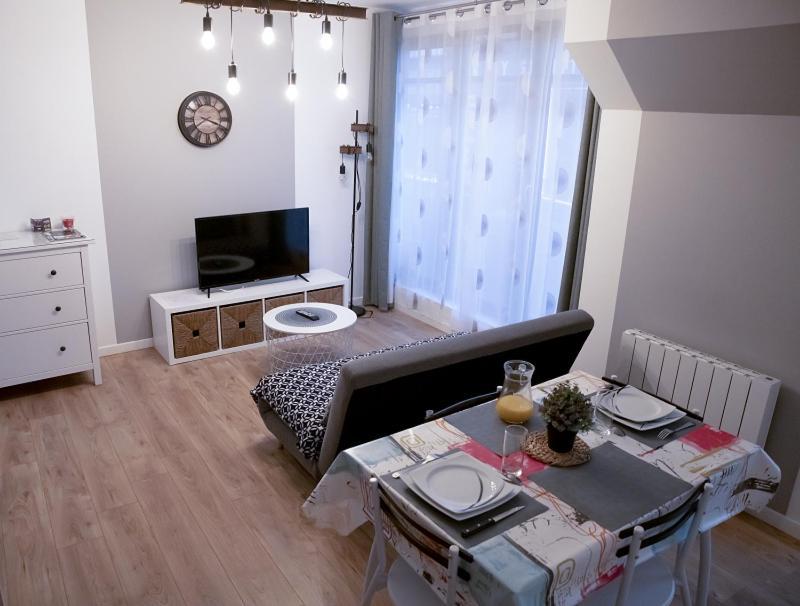 Cosy et moderne en centre ville, fibre haut débit Ernée Extérieur photo